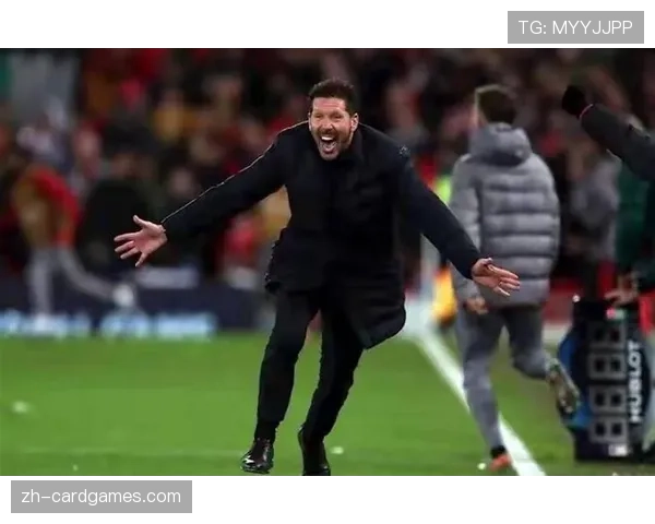 场边镜头:西蒙尼与恩里克激烈争执,第四官员介入调停